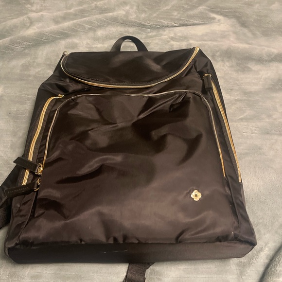 4 Crossbody’s, 3 BackPacks, 2 Wallets and 2 Special Gifts - Picture 12 of 12